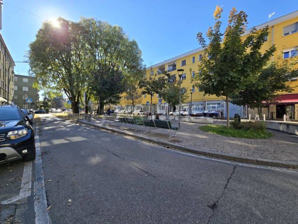 negozio in vendita a Milano in zona Forlanini