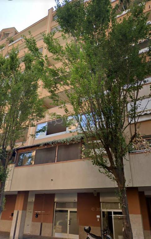 negozio in vendita a Milano in zona Adriano