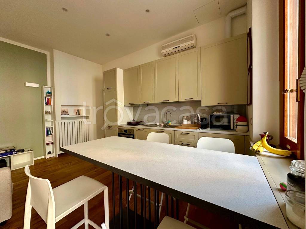 appartamento in vendita a Milano in zona Isola