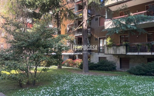 appartamento in vendita a Milano in zona Sempione