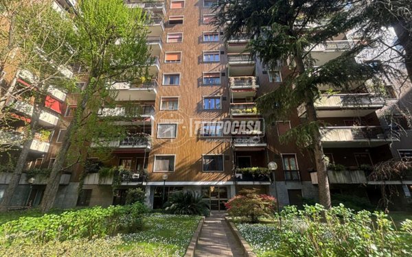 appartamento in vendita a Milano in zona Sempione