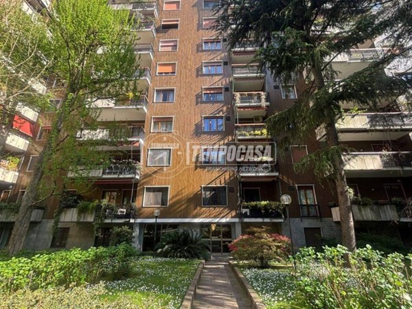 appartamento in vendita a Milano in zona Bullona