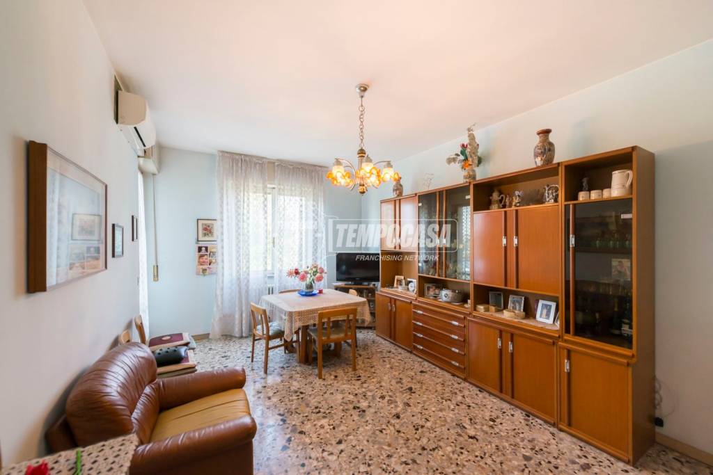 appartamento in vendita a Milano in zona Lorenteggio