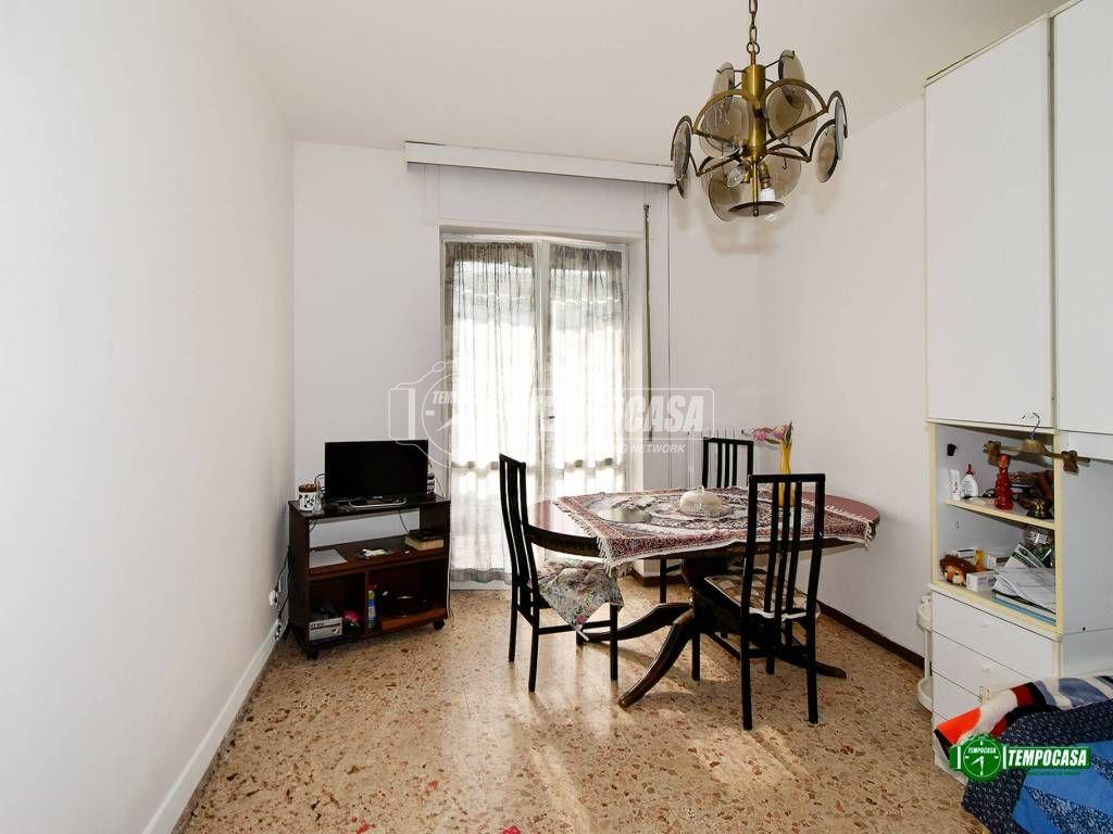 appartamento in vendita a Milano in zona Famagosta