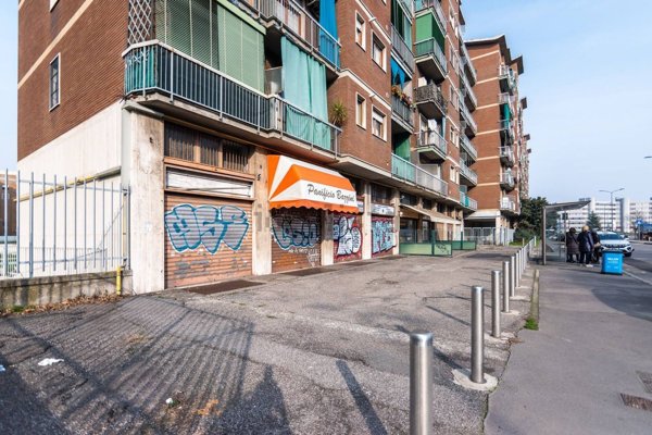 locale commerciale in vendita a Milano in zona Porta Romana