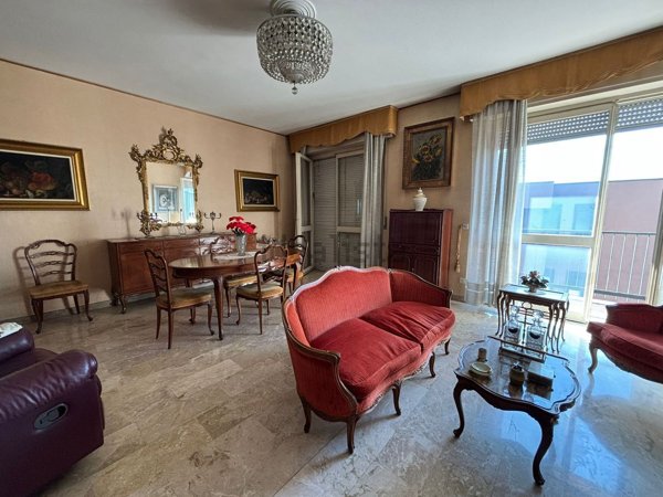 appartamento in vendita a Milano in zona Famagosta