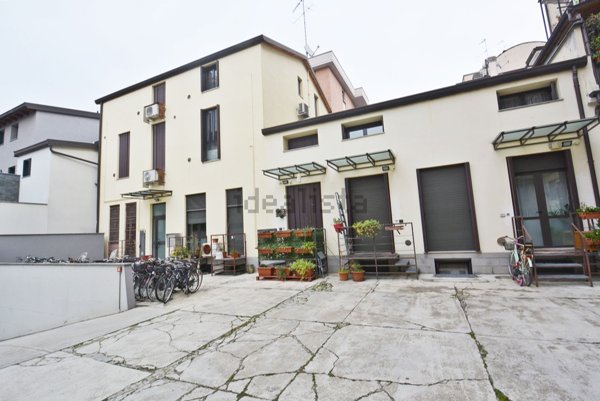 appartamento in vendita a Milano in zona Lorenteggio