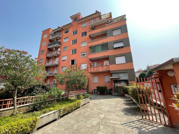 appartamento in vendita a Milano in zona Crescenzago