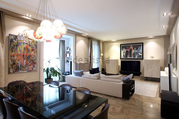 appartamento in vendita a Milano in zona Porta Nuova