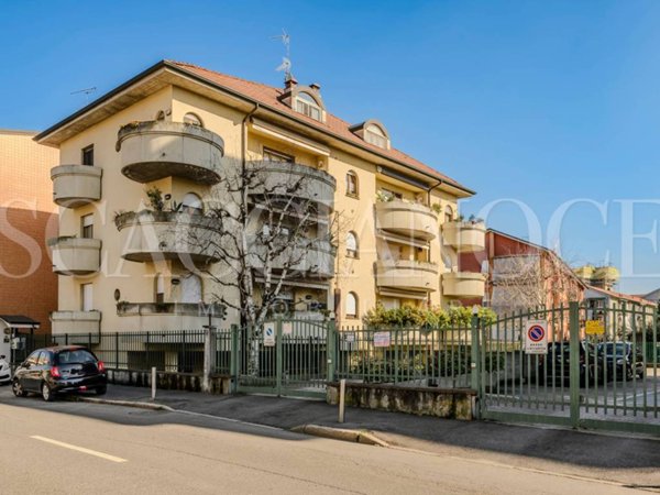 appartamento in vendita a Milano in zona Baggio