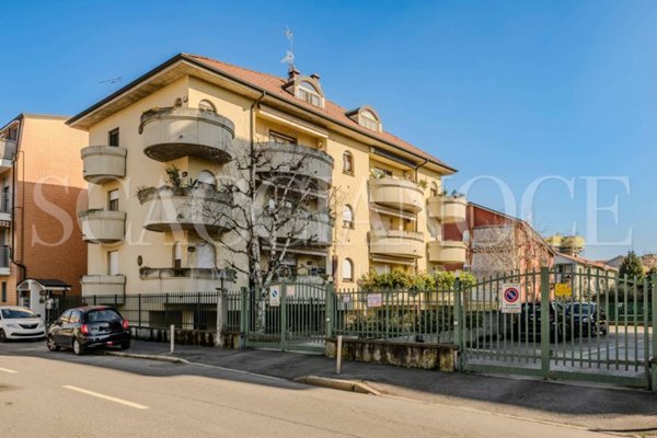 appartamento in vendita a Milano in zona Baggio