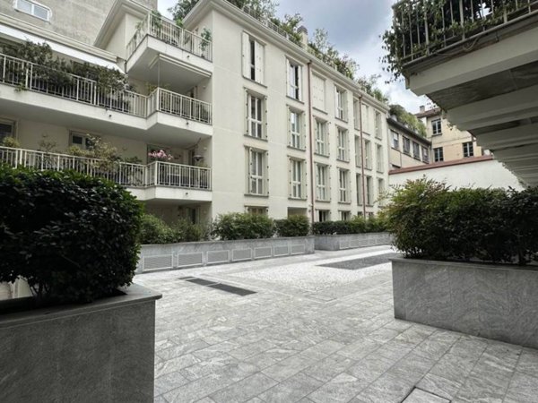appartamento in vendita a Milano in zona Guastalla