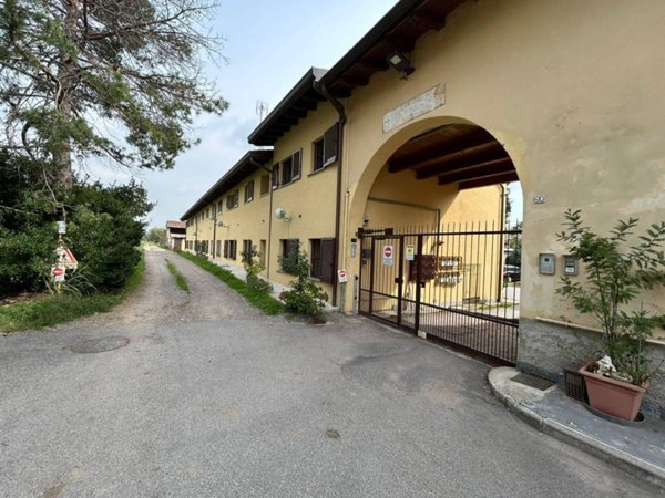 appartamento in vendita a Milano in zona Baggio