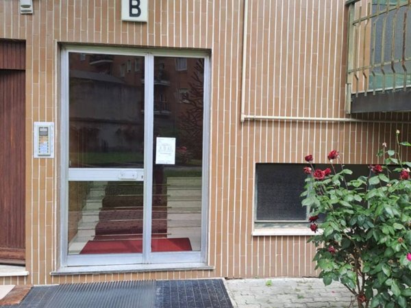 negozio in vendita a Milano in zona Adriano