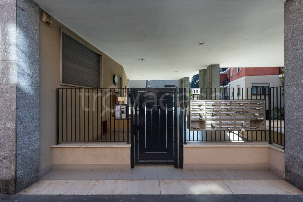 appartamento in vendita a Milano in zona Bocconi