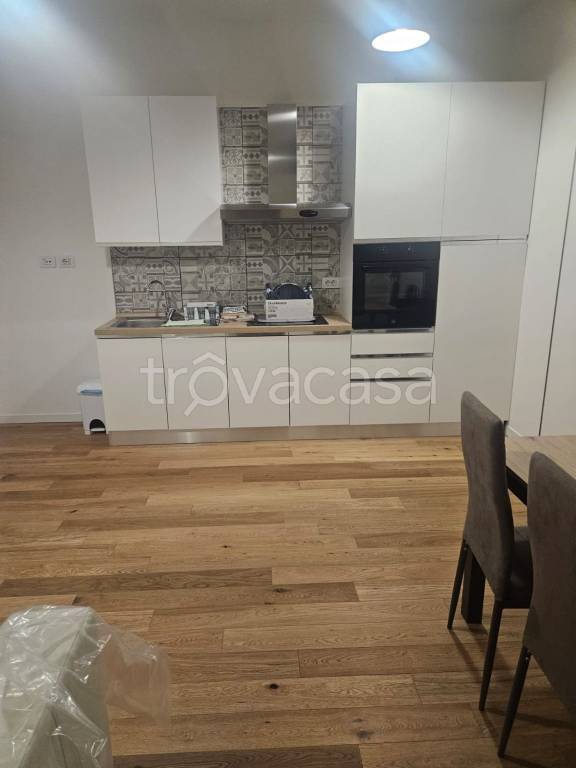 appartamento in vendita a Milano in zona Lorenteggio