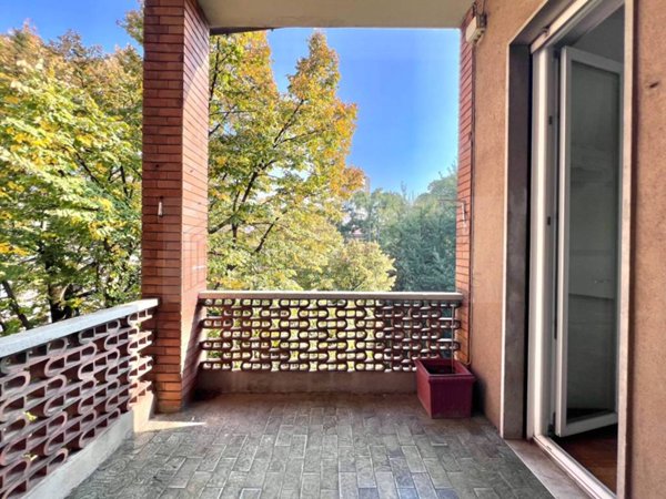 appartamento in vendita a Milano in zona Guastalla