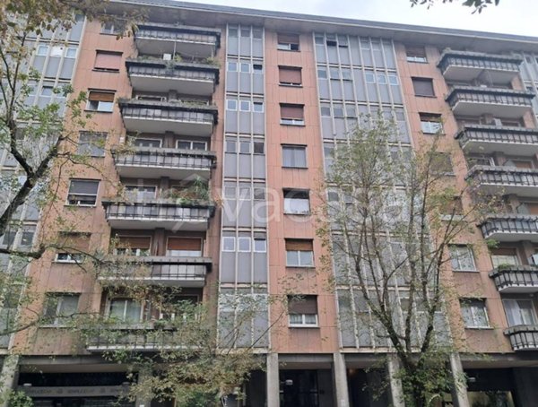 appartamento in vendita a Milano in zona Cadorna