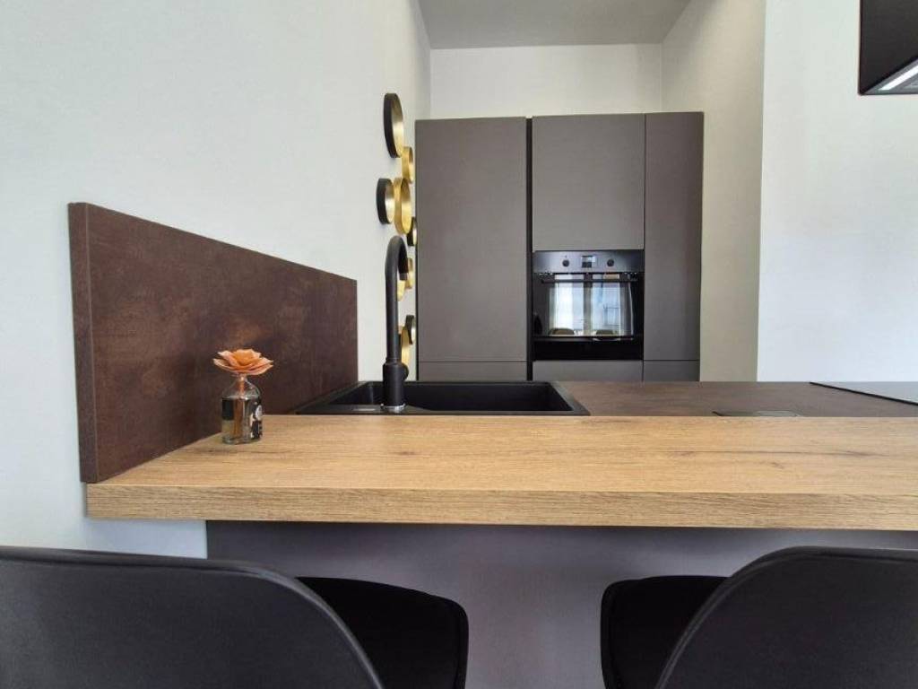 appartamento in vendita a Milano in zona Adriano