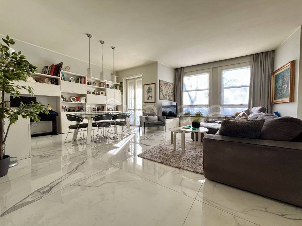 appartamento in vendita a Milano in zona Isola