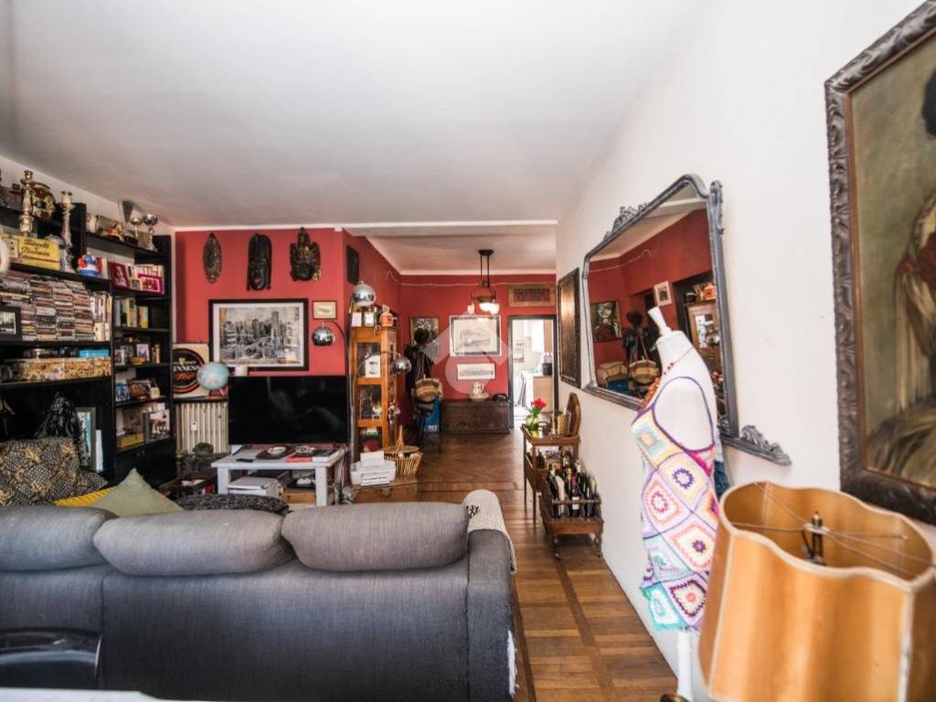 appartamento in vendita a Milano in zona Guastalla