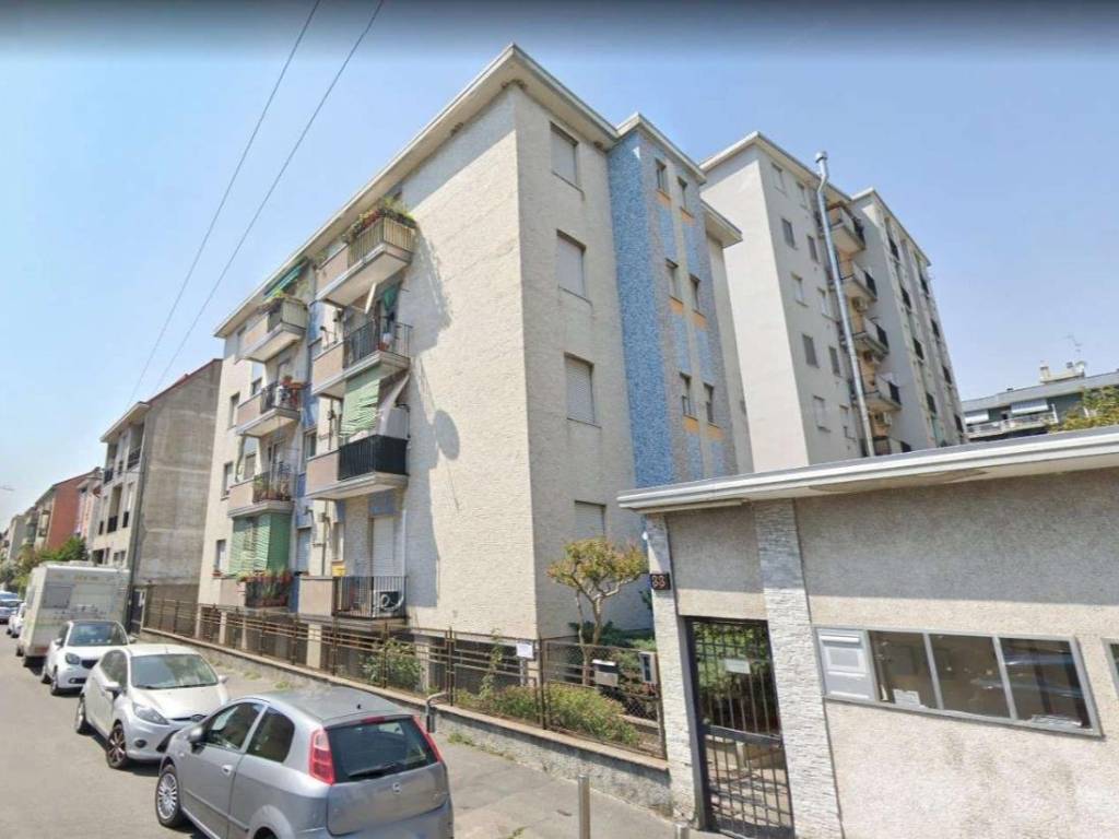 appartamento in vendita a Milano in zona Adriano