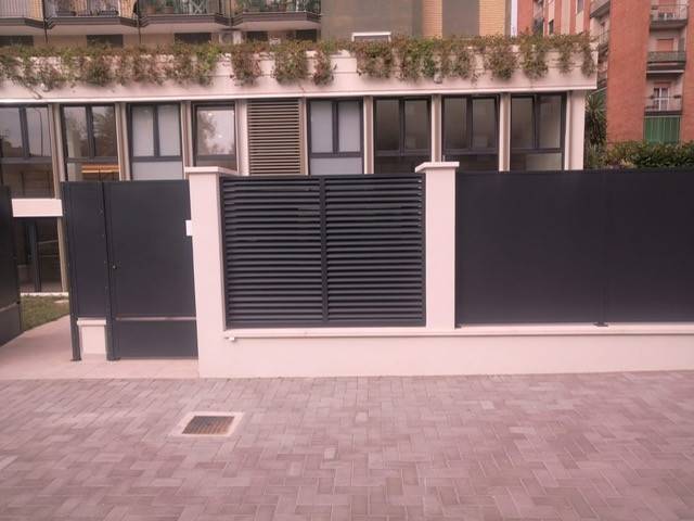 appartamento in vendita a Milano in zona Barona
