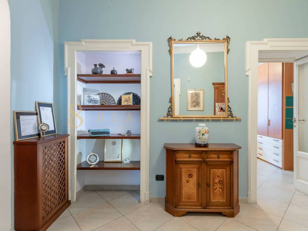 appartamento in vendita a Milano in zona Porta Nuova