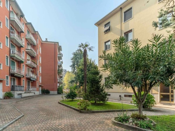 appartamento in vendita a Milano in zona Barona