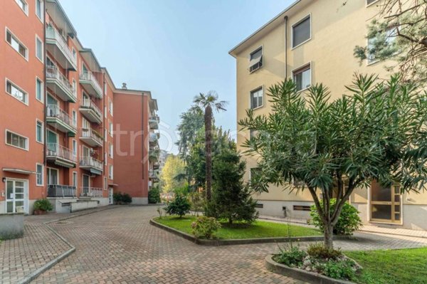 appartamento in vendita a Milano in zona Lorenteggio