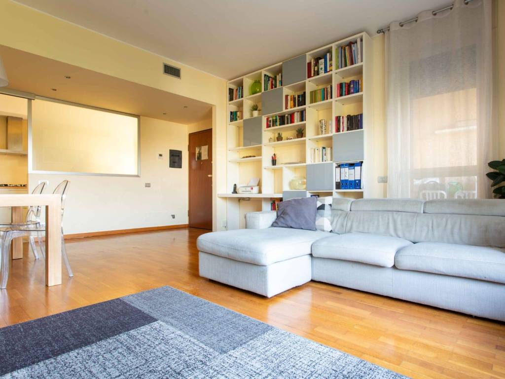 appartamento in vendita a Milano in zona Vigentino