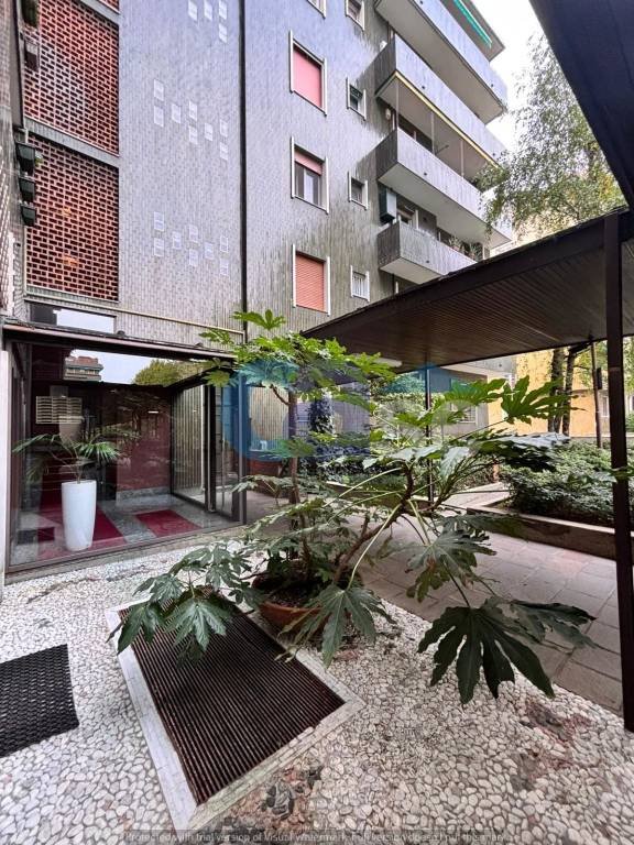 appartamento in vendita a Milano in zona Lorenteggio