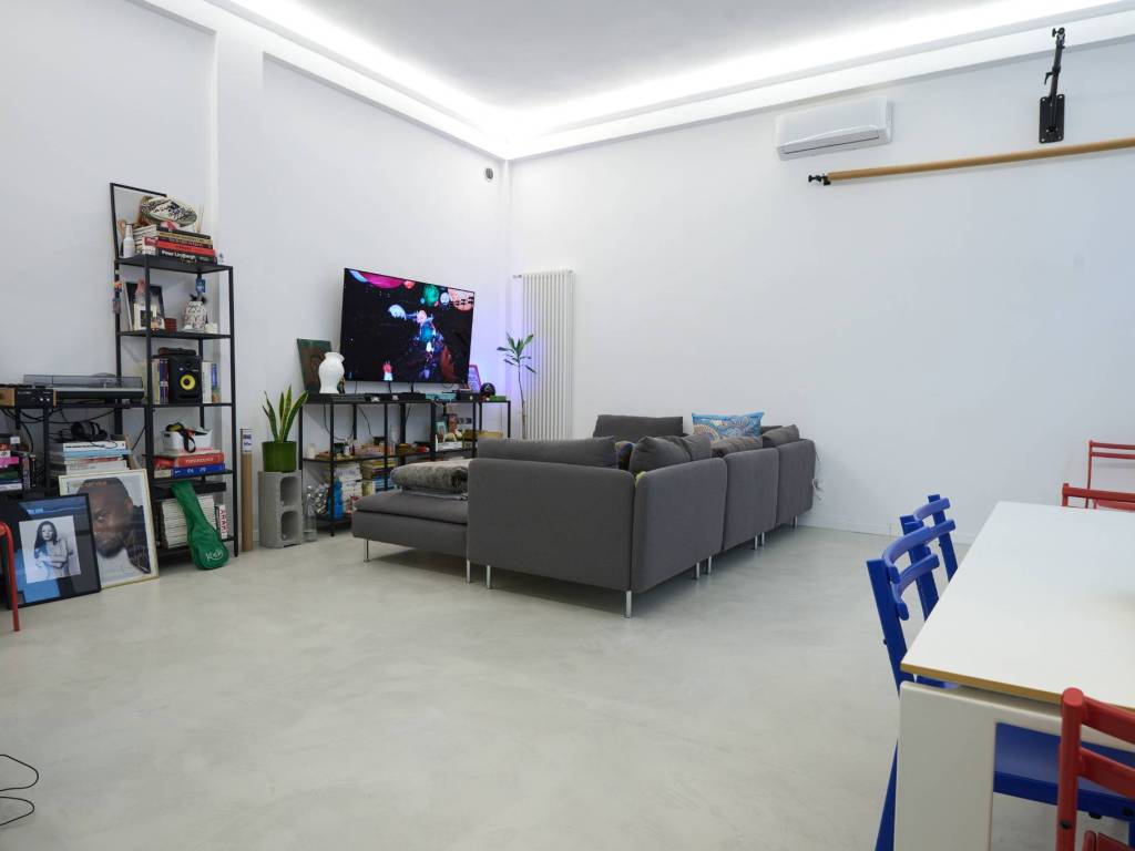 appartamento in vendita a Milano in zona Lorenteggio