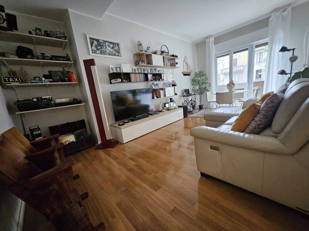 appartamento in vendita a Milano in zona Lorenteggio
