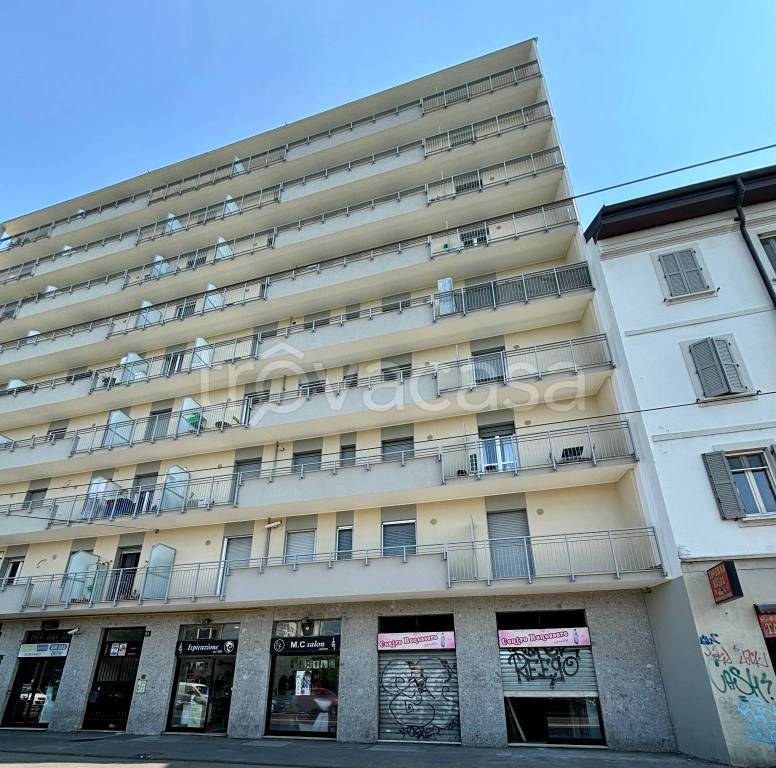 appartamento in vendita a Milano in zona Famagosta
