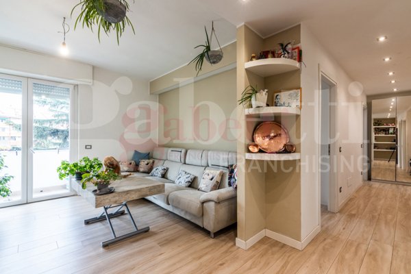 appartamento in vendita a Milano in zona Famagosta