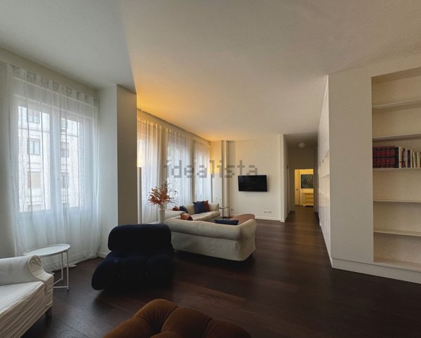 appartamento in vendita a Milano in zona Sant'Ambrogio