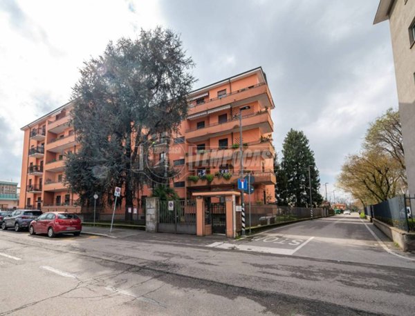 appartamento in vendita a Milano in zona Vigentino