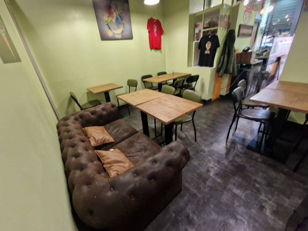 negozio in vendita a Milano in zona Bocconi