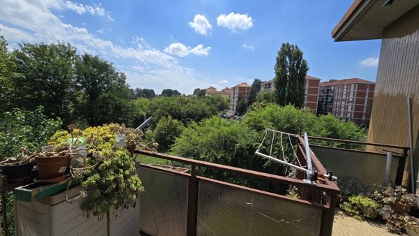 appartamento in vendita a Milano in zona Baggio