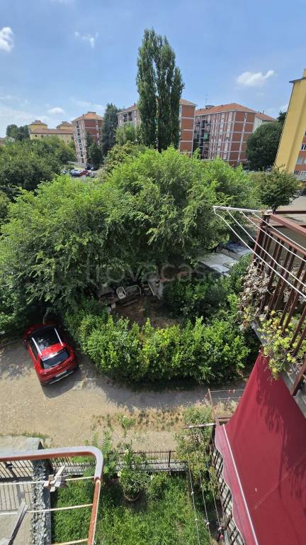 appartamento in vendita a Milano in zona Baggio