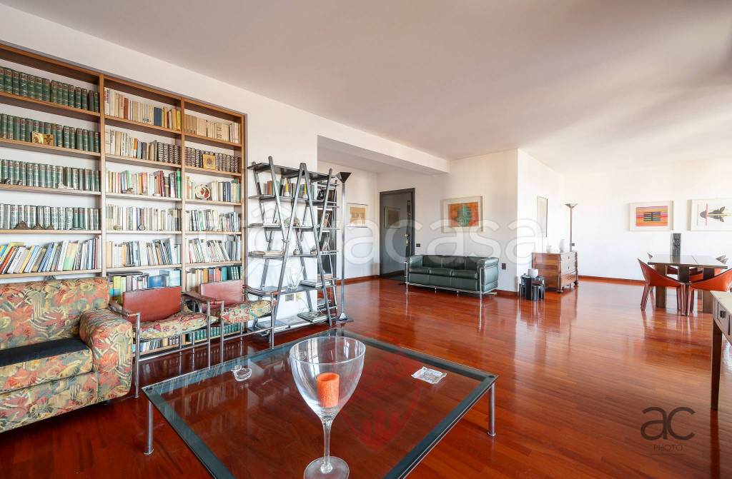 appartamento in vendita a Milano in zona Bocconi