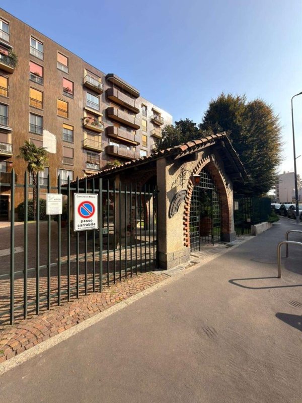appartamento in vendita a Milano in zona Vigentino
