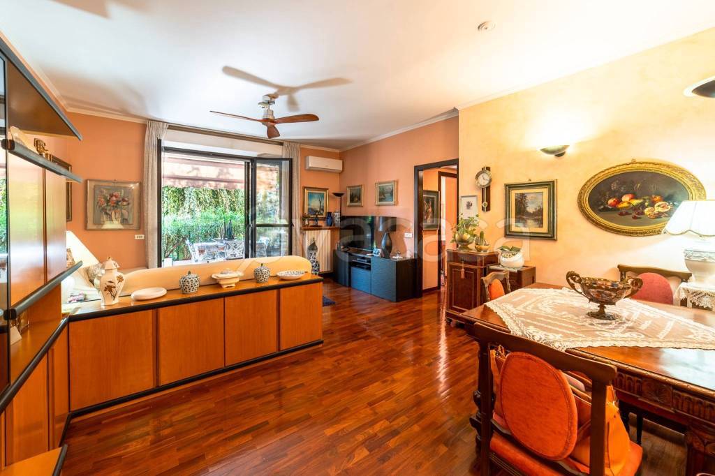 appartamento in vendita a Milano in zona Sempione