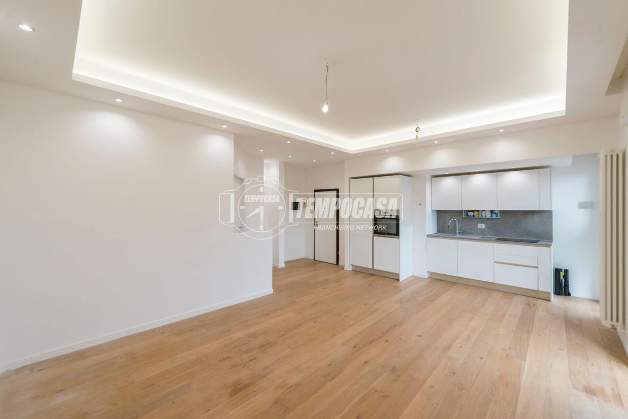 appartamento in vendita a Milano in zona Lorenteggio