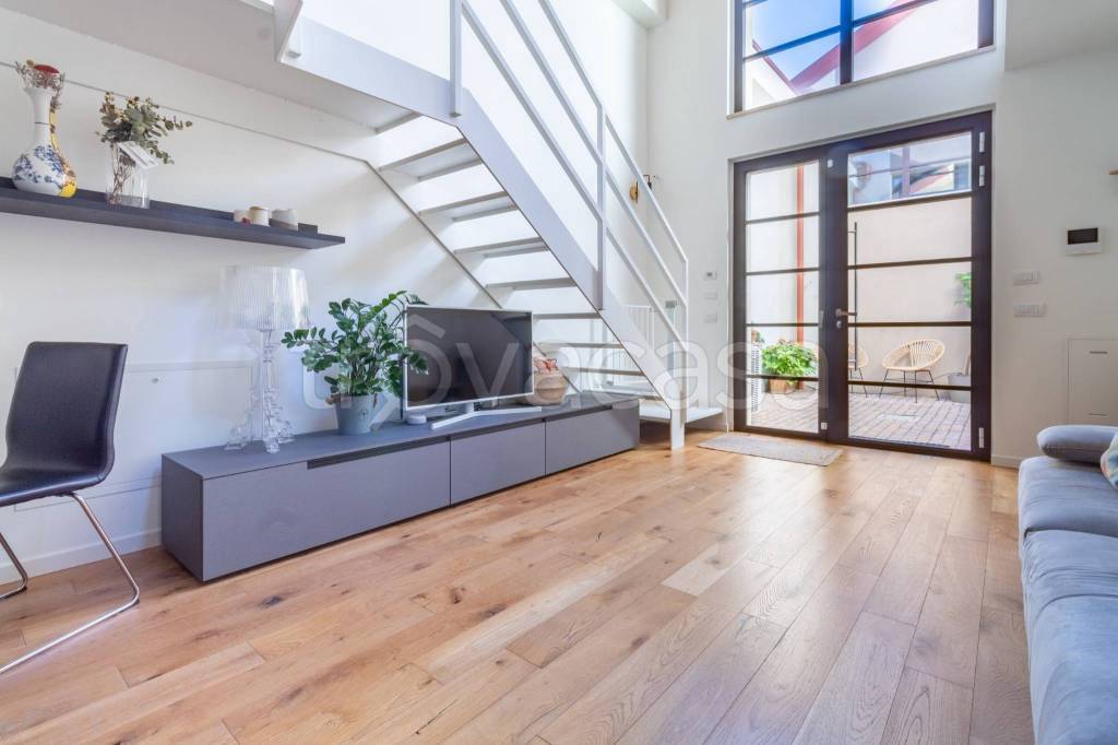 appartamento in vendita a Milano in zona Segnano