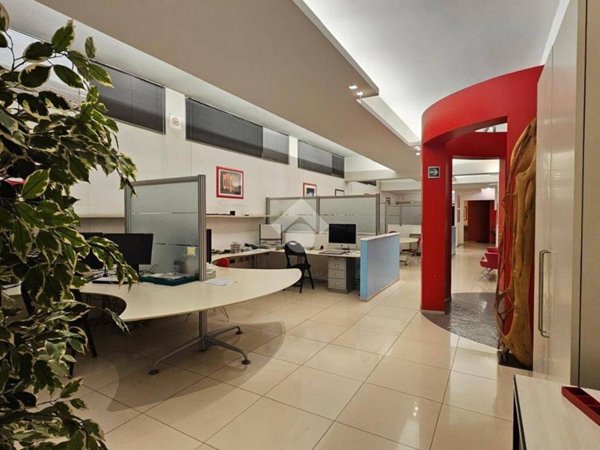 ufficio in vendita a Milano in zona Porta Nuova