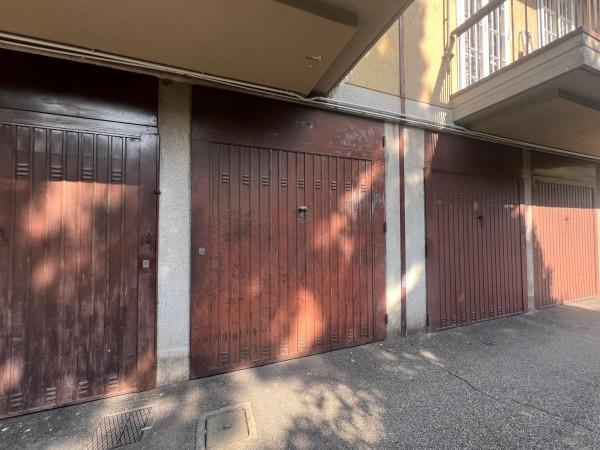 negozio in vendita a Milano in zona Restocco Maroni