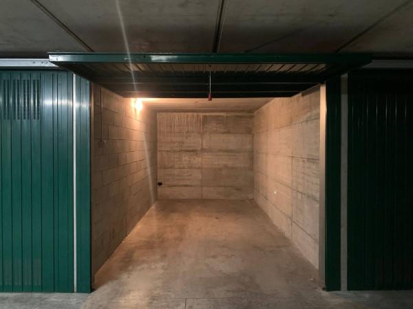 negozio in vendita a Milano in zona Guastalla