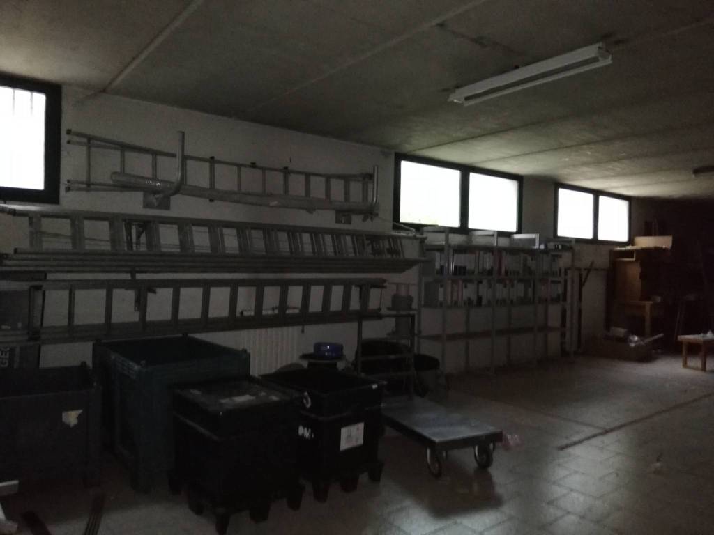 locale commerciale in vendita a Milano